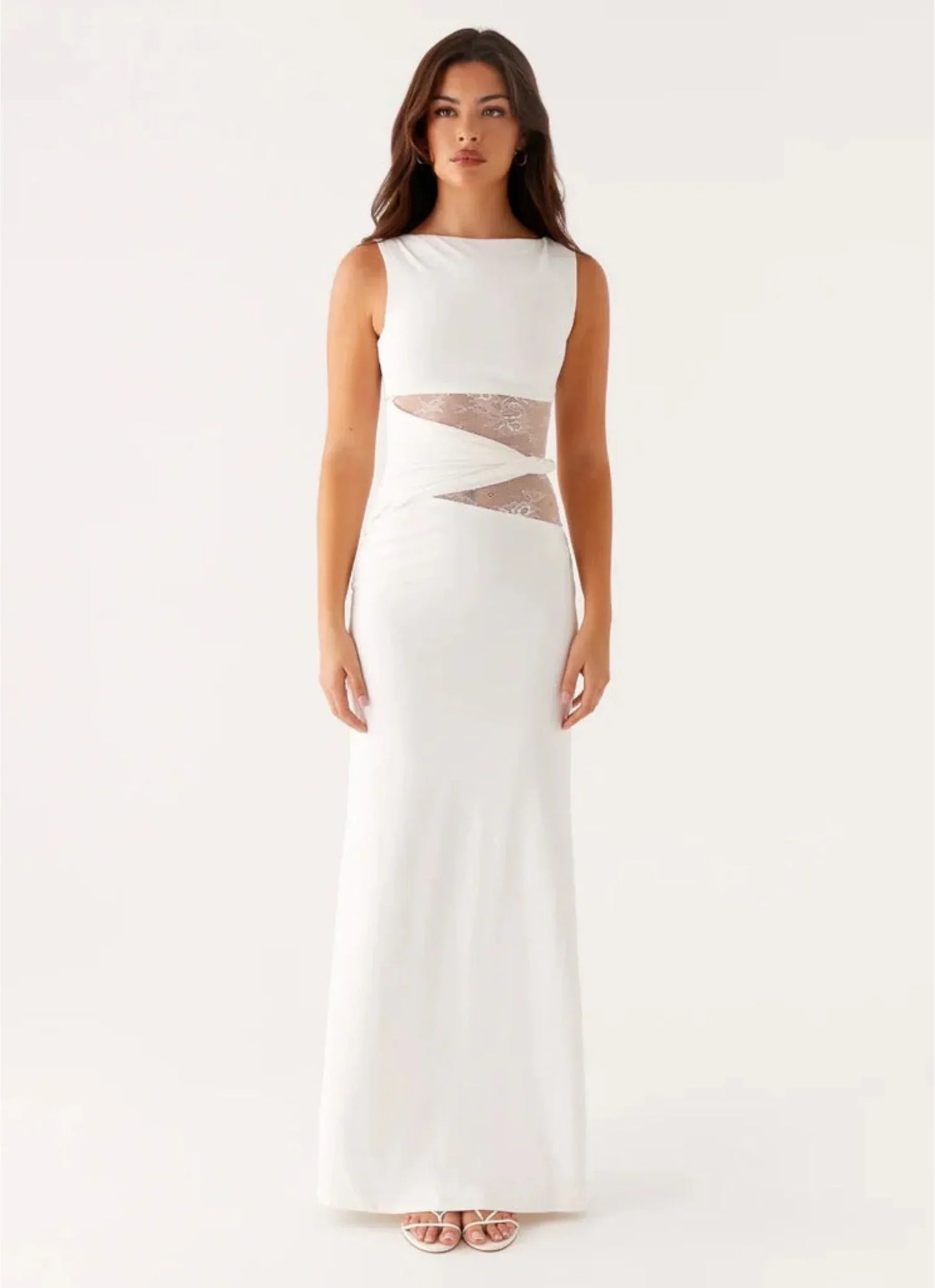Robe Élégante Sculptante avec Détails Dentelle | “Leni Edition”