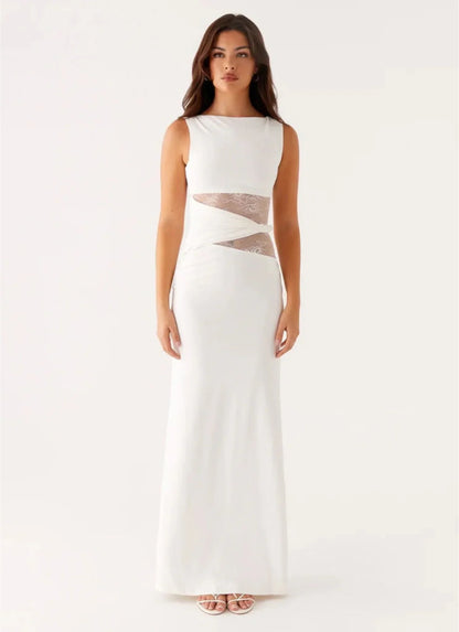 Robe Élégante Sculptante avec Détails Dentelle | “Leni Edition”