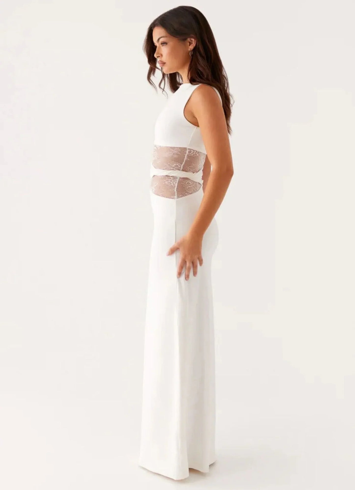 Robe Élégante Sculptante avec Détails Dentelle | “Leni Edition”