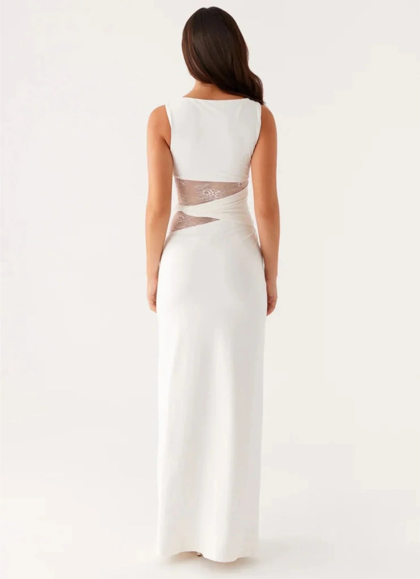 Robe Élégante Sculptante avec Détails Dentelle | “Leni Edition”