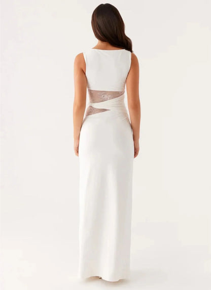 Robe Élégante Sculptante avec Détails Dentelle | “Leni Edition”