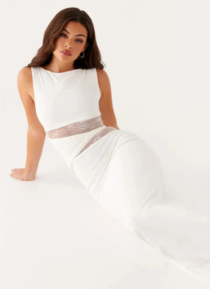 Robe Élégante Sculptante avec Détails Dentelle | “Leni Edition”