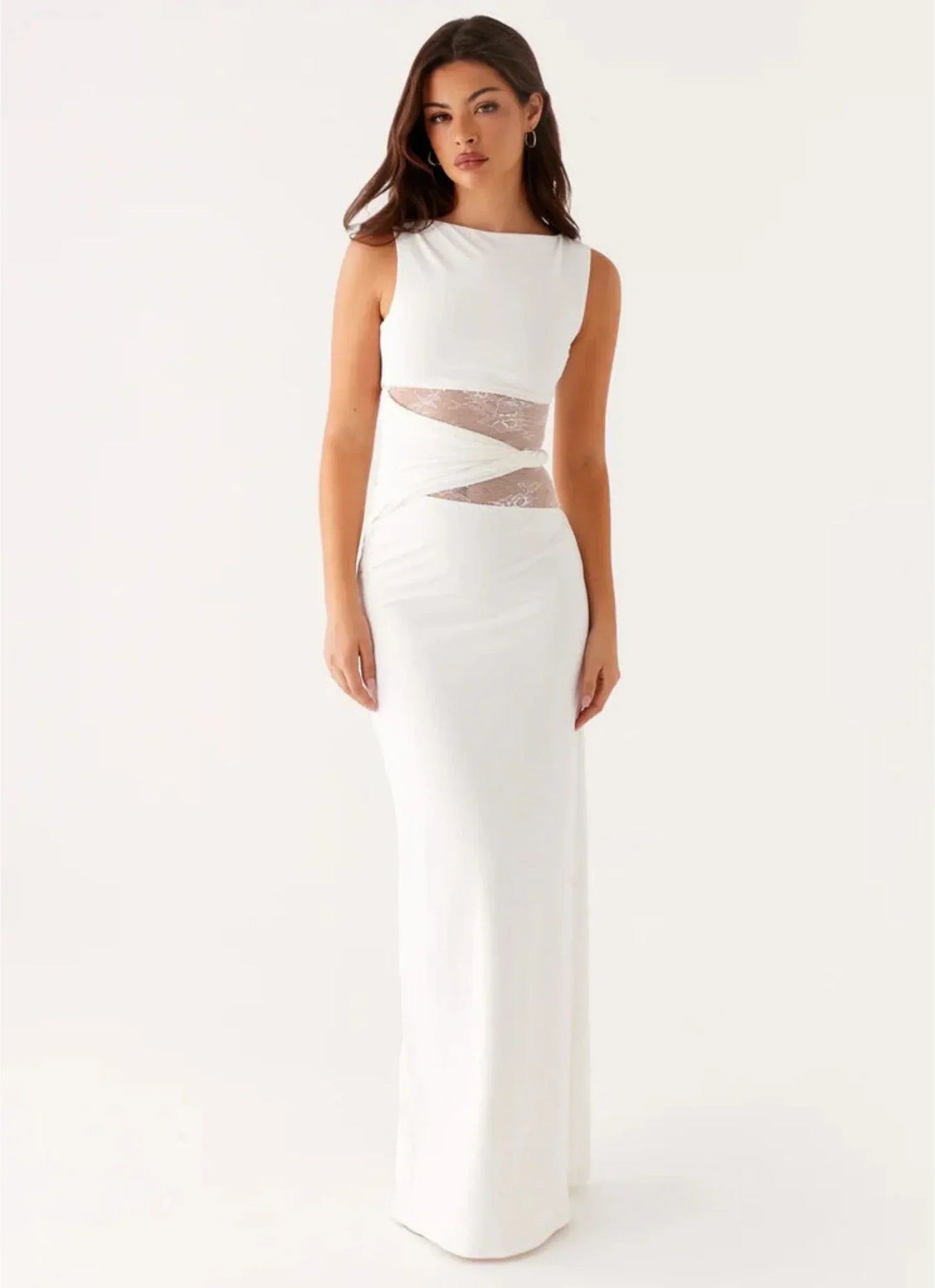 Robe Élégante Sculptante avec Détails Dentelle | “Leni Edition”