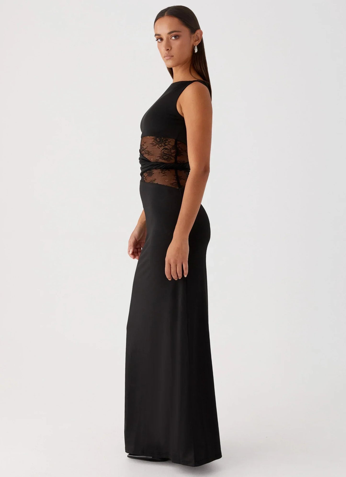 Robe Élégante Sculptante avec Détails Dentelle | “Leni Edition”