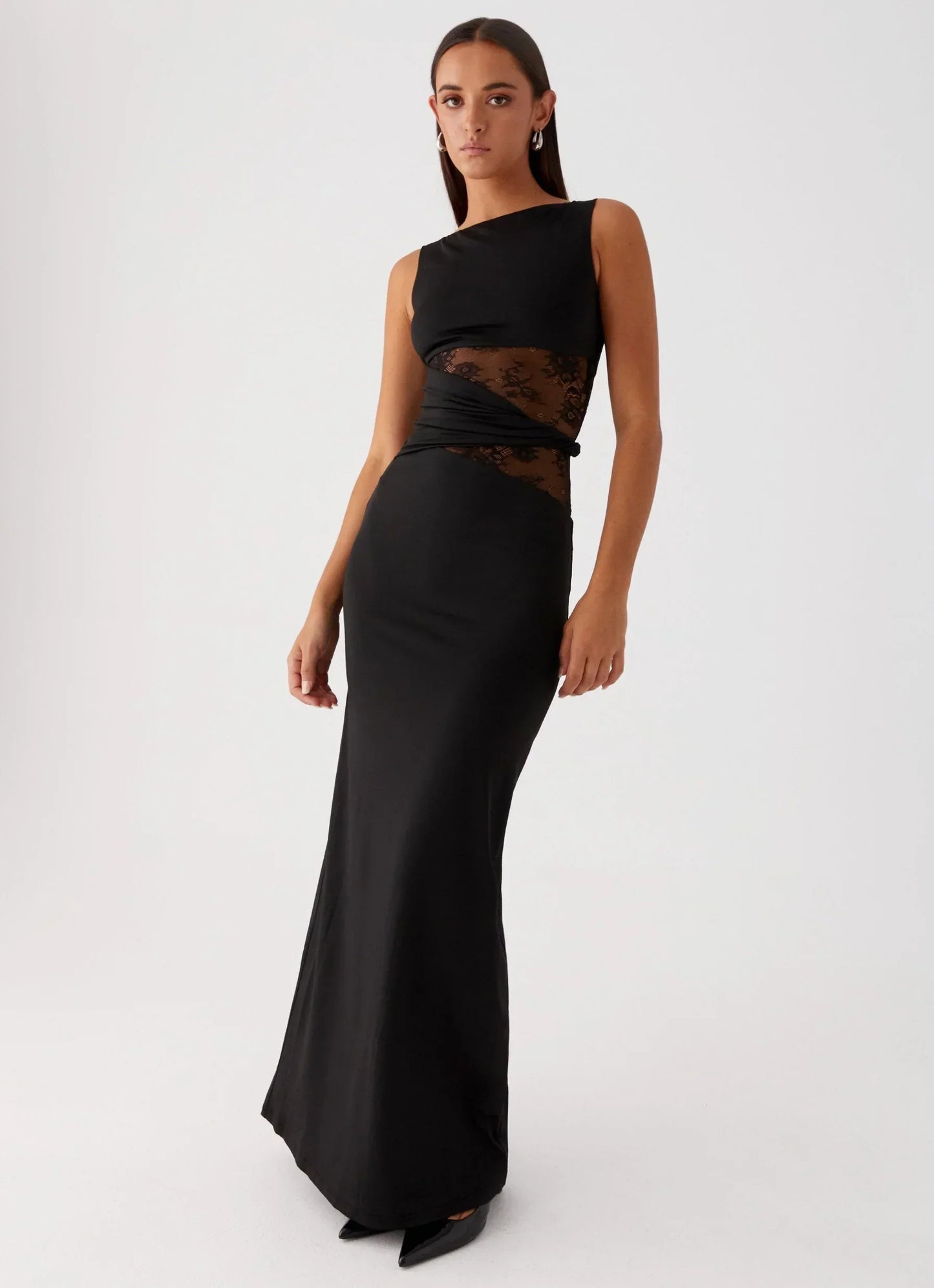 Robe Élégante Sculptante avec Détails Dentelle | “Leni Edition”