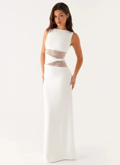 Robe Élégante Sculptante avec Détails Dentelle | “Leni Edition”